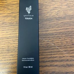 Younique Touch serum+foundation in Eyelet